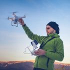 Jakie uprawnienia należy posiadać, aby latać i filmować dronem?
