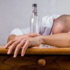 Jak długo trwa leczenie alkoholizmu? Droga do wolności od nałogu